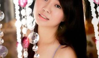 卓依婷资料