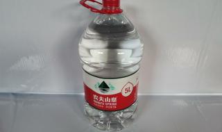 农夫山泉被骂上热搜